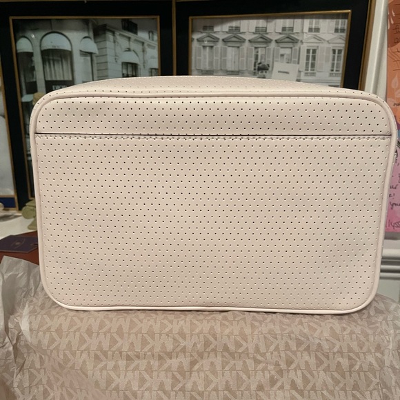 NWT Authentic Michael Kors W/ LG Hanover Crossbody Bag with the organic box❤️❤️ - Picture 8 of 10